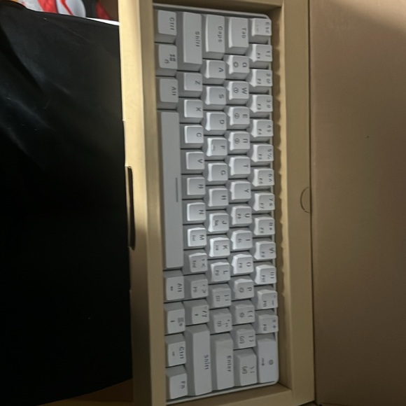 GL61 Series RGB USB/Bluetooth 2 mode keyboard, slightly used but like brand new - Picture 3 of 7